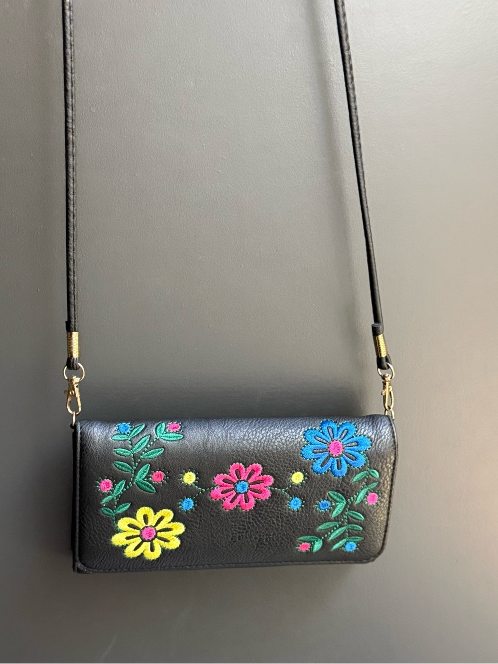 Like New Embroidered Black Floral Crossbody Wallet/clutch